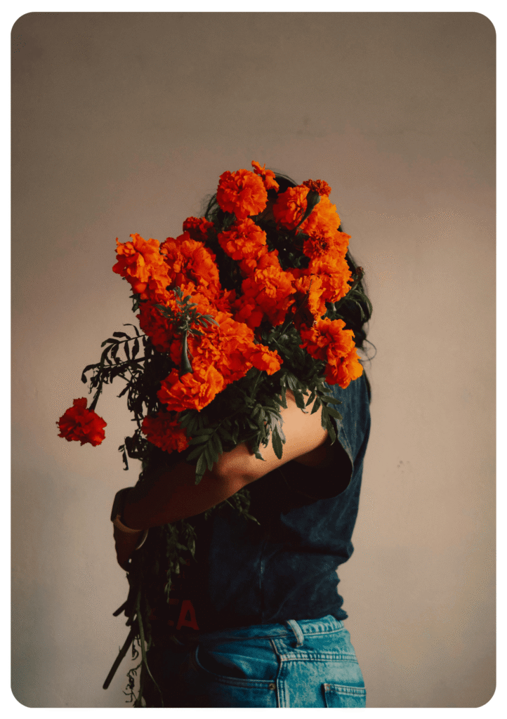 Rituel du féminin sacré lors d'un cercle de femmes en région nantaise animé par Chloé Roque